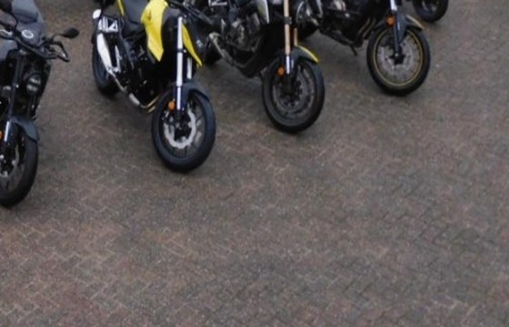 Bromfietsrijles bij Verkeersschool Ariesen in Veenendaal