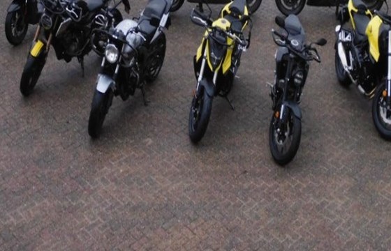 Motorrijles bij Verkeersschool Ariesen in Veenendaal